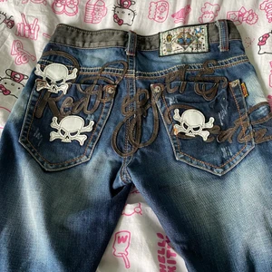 🕸Vintage BaxyBoy jeans 🕸 - Super fräna low wastied jeans med dödskalle detaljer☠️ Tuvärr var för små för mig men passar en xsmal till en liten S  Köpearen betalar för frakten.                                   