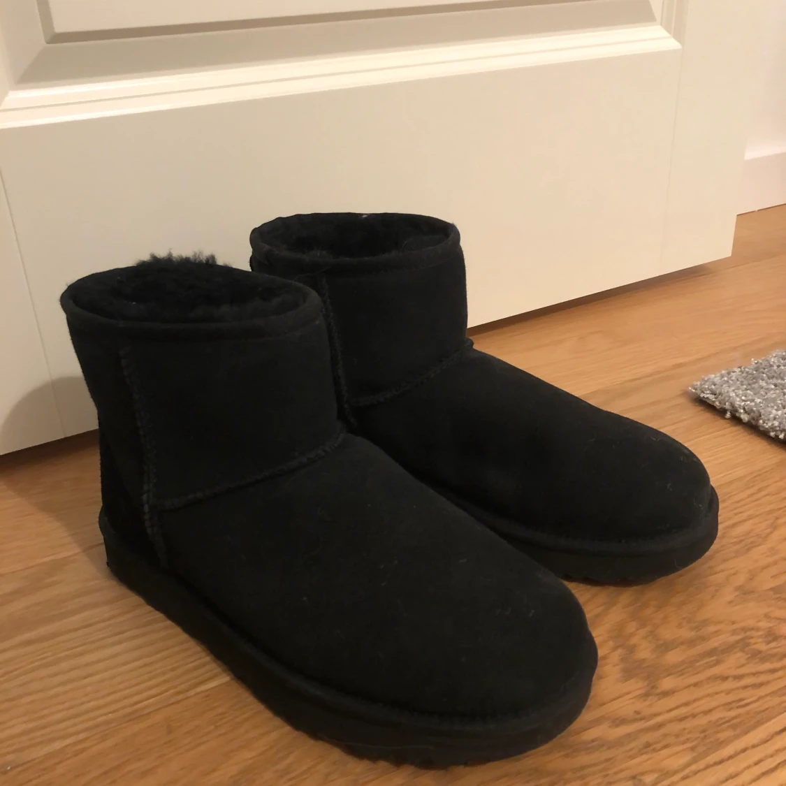 Svarta låga uggs, strl 39  - 90
