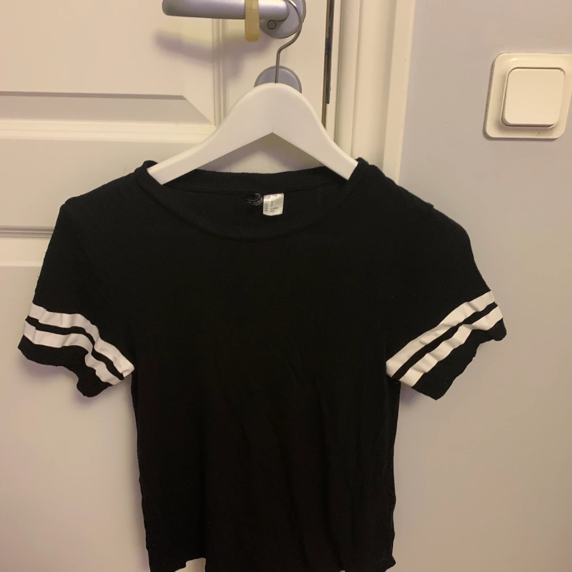 Stilren svart t-shirt  - 90
