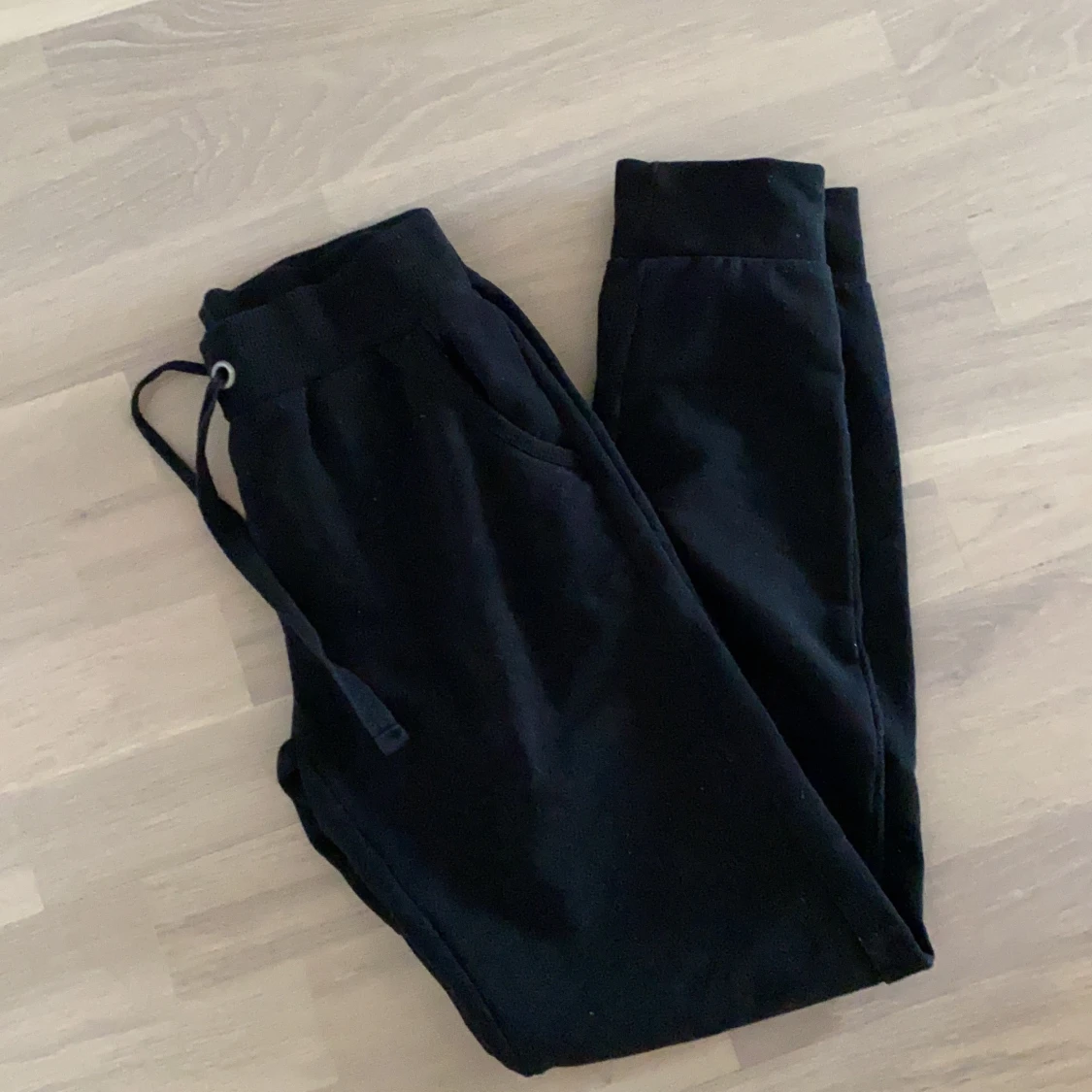 Svart byxor-sweatpants - 91