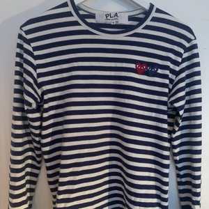Comme de garcon - Tröja i gott skick från comme de garcon! Nypris ca 1200