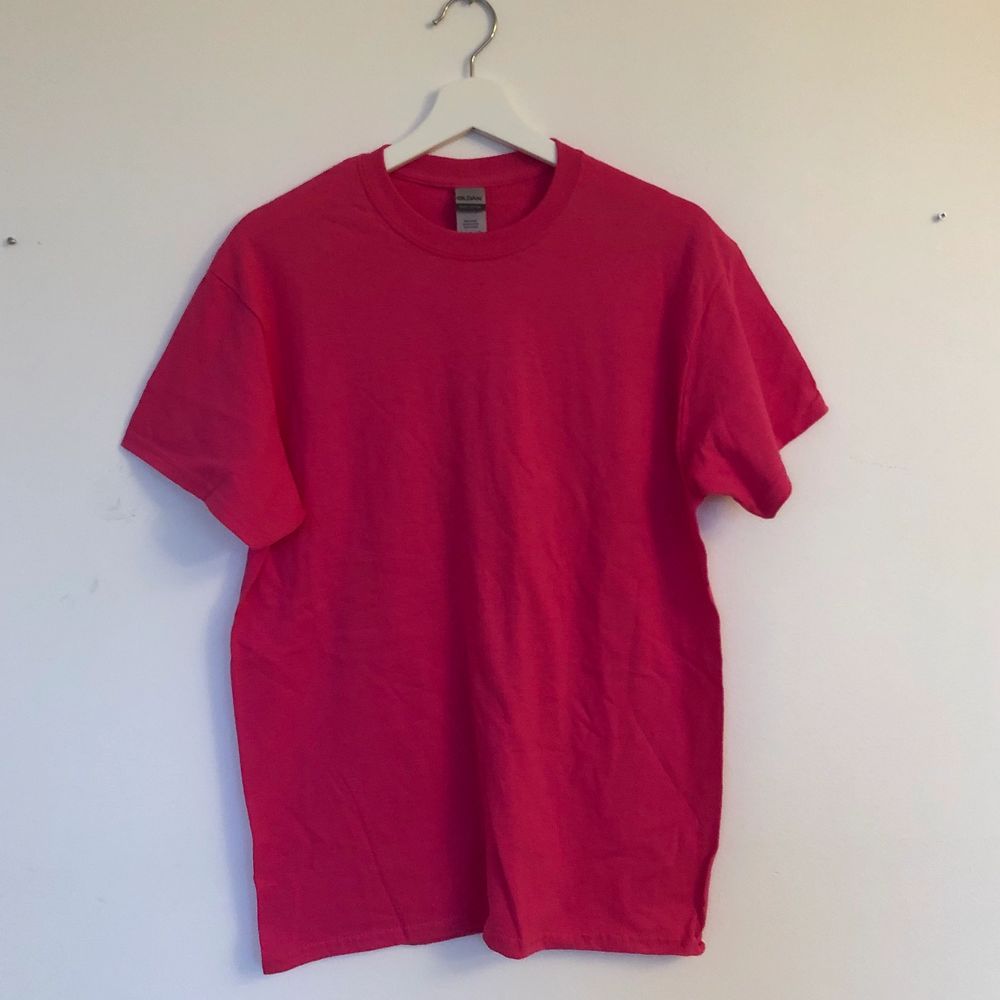Rosa T-shirt - T-shirts | Plick Second Hand