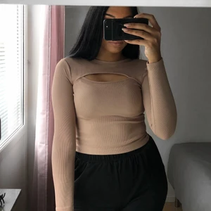 Tröja H&M storlek XS - Tröja från H&M i storlek XS. Lite för tight för mig som brukar ha S. Tröjan är i nyskick :)