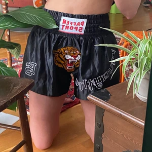 Shorts🥊 - Ballaste boxnings shortsen köpta på en second hand i Köpenhamn 🤤