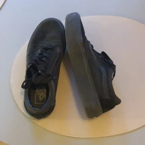 Vans Platform Sneakers  - Fräscha svarta Platform Vans med nya skosnören. Storlek 38. Äkta.