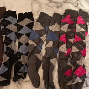 Ridstrumpor  - Massor av olika ridstrumpor, säljs då jag endast använder svarta nu. Skulle gissa på att alla är runt strlk 34-39. Alla 7 par för 70 kr, ett par för 15 kr