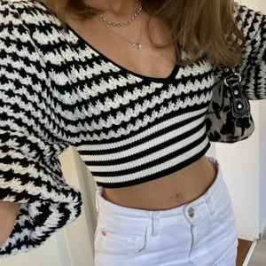 Virkad topp från Zara storlek S - En supersnygg topp som inte kommit till användning säljes! Normal i storleken och i bra skick 