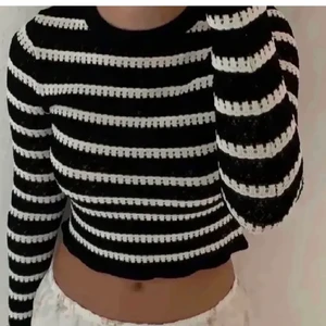 Randig tröja Zara - Randig tröja från zara, strl S. Använd 1 gång