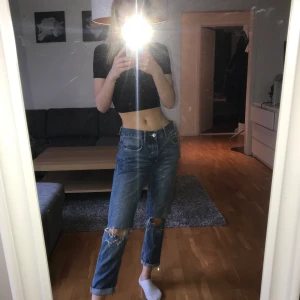Gina tricot jeans - Gina jeans i storlek 34, sparsamt använda! Midwaist, Ny pris 499☺️