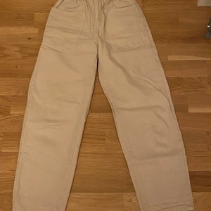 Snygga jeans  - Skriv ifall ni vill ha bild med dom på eller bara fler bilder. Dom är skit snygga enligt mig. KÖPARE STÅR FÖR FRAKT 