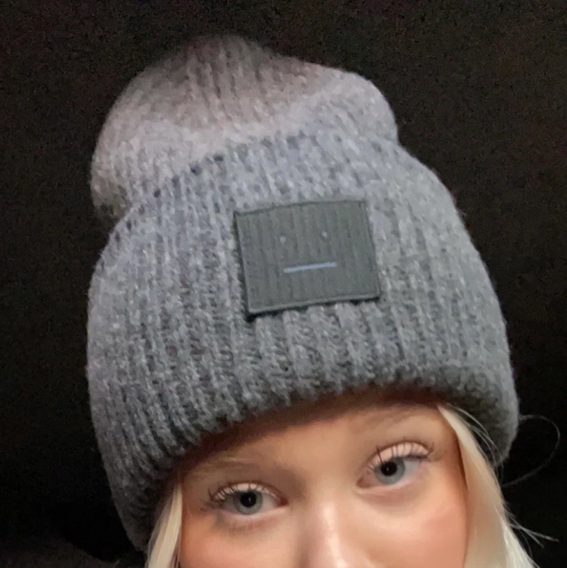 Acne mössa, mörkgrå