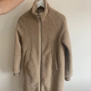 kappa - Säljer min lurviga kappa från MQ😇 Köpt för 999kr säljer för 300kr💞