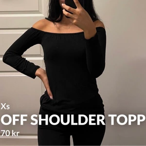 Topp - En off shoulder topp från NAKD. Aldrig använd🦋