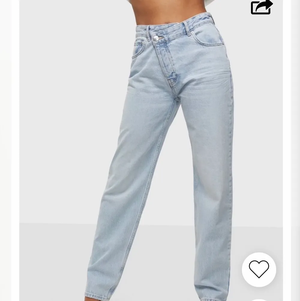 Alla lappar kvar på dessa coola jeans från Gina tricot!🦋 storlek 34! Nypris 599kr.. Jeans & Byxor.