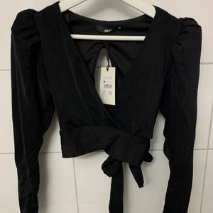 Ny topp från Bikbok, XS - Jättefin oanvänd topp från BikBok i storlek XS