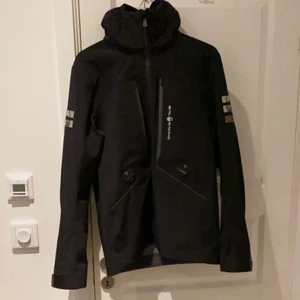 Helt nya Sail racing jackor (har 2 st) - Helt nya Sail Racing (har 2 st),  Str: M och L, Modell: Herr, Skick: helt nya, Nypris: 11.999kr, Mitt pris: 4.000kr. DMA