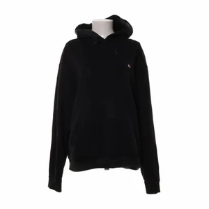 Hov1 Kärleksbrev hoodie! - Använd några gånger, köpt vid släppning. Köptes för 600kr. Svart med kärleksbrev märke och liten röd krona. Pris kan diskuteras, för fler bilder skriv privat!