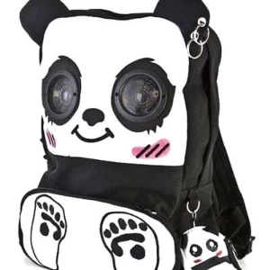 Panda väska med högtalare  - Jag behöver olyckligtvis sälja min älskade panda väska. Den har fungerande högtalare och köpt från chock (Gbg) den har två piercings på örat och en sladd för att koppla högtalarna till telefonen. Jag skickar gärna bilder på väskan ❤️ har aux uttag. Ryggsäcken har två fack. GÅR ATT DISKUTERA PRIS