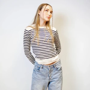 Randig tröja - Randig vardaglig tröja. Går perfekt till att ha under kläder eller bara vanligt