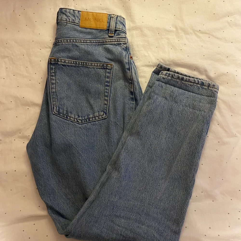 jeans från monki. aldrig använda. storlek 28  . Jeans & Byxor.