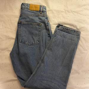jeans från monki. aldrig använda. storlek 28  