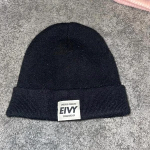 Mössa - En skön svart mössa