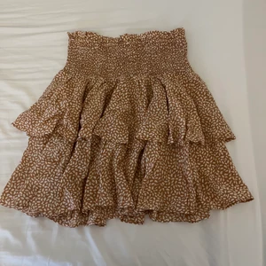 Volangkjol i storlek S - Volangkjol från H&M i storlek S!🌟