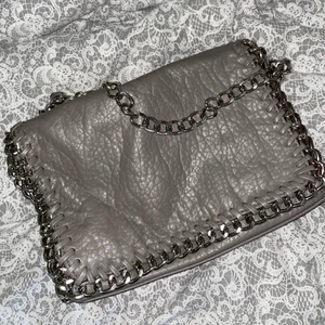 Väska  - Grå väska från märket tiamo, 100kr+frakt 🐘