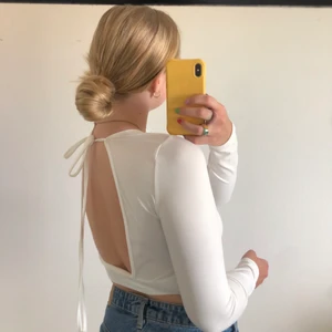 Vit långärmad med öppen rygg  - Sötaste sommartoppen 🤍😍 endast provad. 