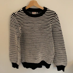 Stickad tröja från Dobber (MQ) stl small - Sparsamt använd stickad tröja 