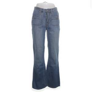 Jättesnygga bootcut/straight jeans från Indiska. Köpte dem på Sellpy men de var tyvärr för små i midjan på mig som brukar ha W29 eller storlek 38/40.
