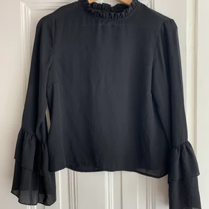 Svart blus - Blus i fint skick. 