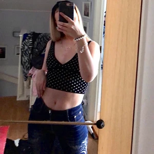 ZARA TOPP - HELT SLUTSÅLD Å SUPER POPPIS TOPP från zara💕 strl small & endast använd på bilder. 