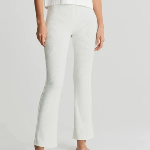Mjukis byxor Gina tricot - Jätte fina byxor från Gina Tricot i storlek XS/S, oanvända.