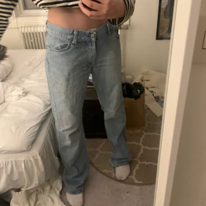 Low Waist jeans  - Säljer dessa vintage low wide jeans från Emilio! Så SNYGGA! passar mig bra som brukar ha 27/34 i jeans eller 36! Först till kvarn😭🙏Jag är 170cm