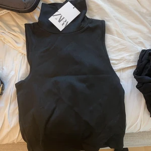 Pololinne - Oanvänd från Zara, passar XS 