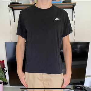 NIKE T-SHIRT - Bra skick! 