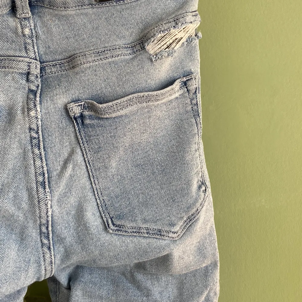 Superstretchiga jeansshorts från never denim, sjukt sköna och stretchiga så passar flera storlekar, S-L. Sitter även superfint bak!. Shorts.