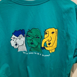 Polar sk8 - T-shirt från polar sk8 med kul tryck! Strl M! Sparsamt använd. 💙 grön/blå färg