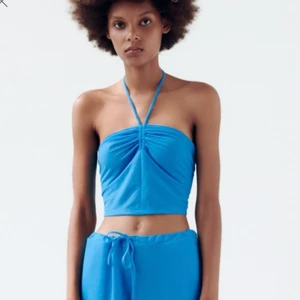 Blå topp zara - Blå topp från zara. Aldrig använd! Lapp kvar. Andra bilden är lånad från plick 