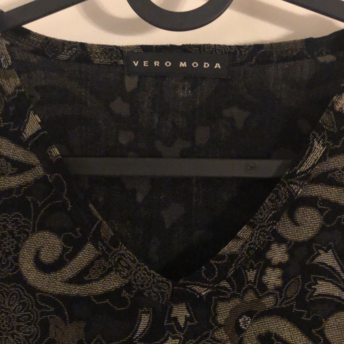 Paisely tröja från vero moda  - 90