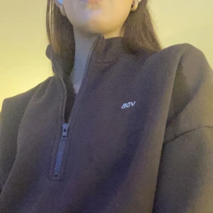 Sweatshirt från venderbys  - Supernajs sweatshirt från det danska märket Venderbys. Slutsåld på hemsidan men nypris: 600kr (om jag inte missminner mig). kom med egna prisförslag, säljer ut mycket ur min garderob så vid snabb affär jag kan tänka mig en smärre kostnad.🥰