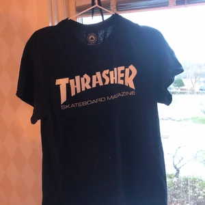 Thrasher tröja - Säljer denna fina thrasher tröja i storlek M säljer pga för stor för mig me är jätte fin💕💕 Ny pris 499kr