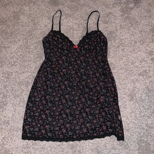 Superfint nattlinne  - Fint nattlinne, super skön och väldiht smickrande. Säjer eftersom att jag tror att någon annan kommer använda den mer än vad jag gör ! 💓