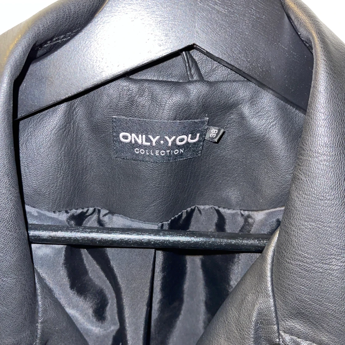 Oanvänd fejk skinjacka - 90