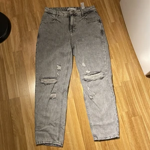Zara Jeans strl M/38 - ✨ Jeans från Zara. Nytt skick, haft på mig den kanske 3 ggr. Köparen står för frakten. ✨