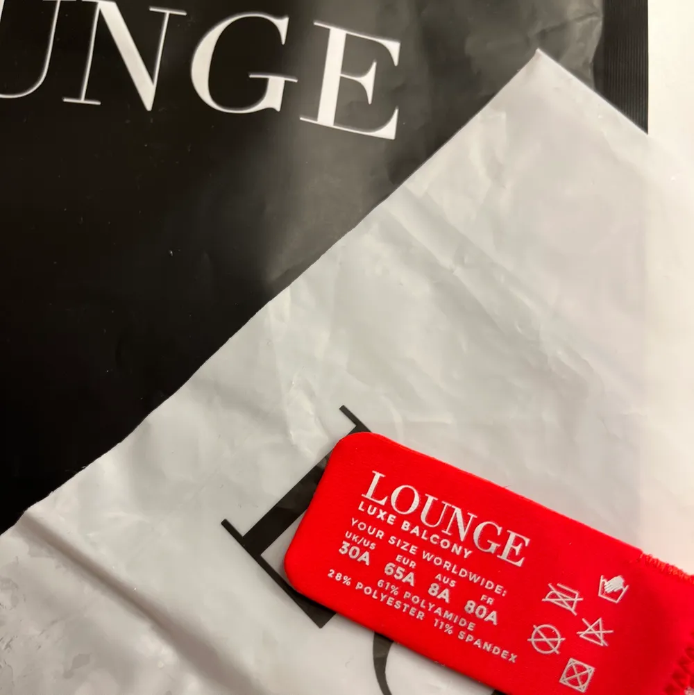 Superfin bh från Lounge Underwear. Använd 1 gång men är tyvärr alldeles för liten för mig. Inköpt för 450kr. Säljer för 300 + frakt.. Övrigt.