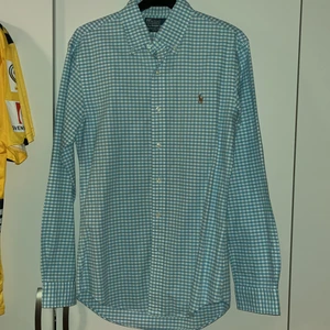 Ralph lauren skjorta storlek S  - Ralph lauren skjorta storlek S i slim fit. Endast använd 2 gånger. 