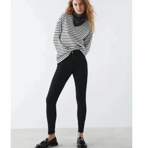 Gina Tricot Molly Jeans S - Molly jeans från Gina Tricot