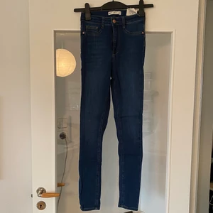 Gina Tricot Molly S - Helt nya Molly jeans från Gina Tricot.